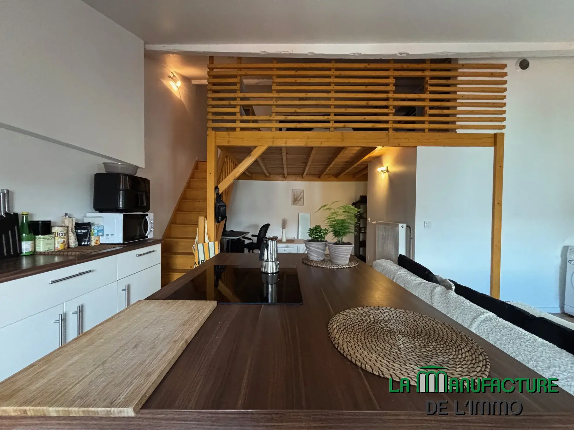 Appartement F1 loué à Saint-Étienne, rue de la République, dernier étage avec cave 