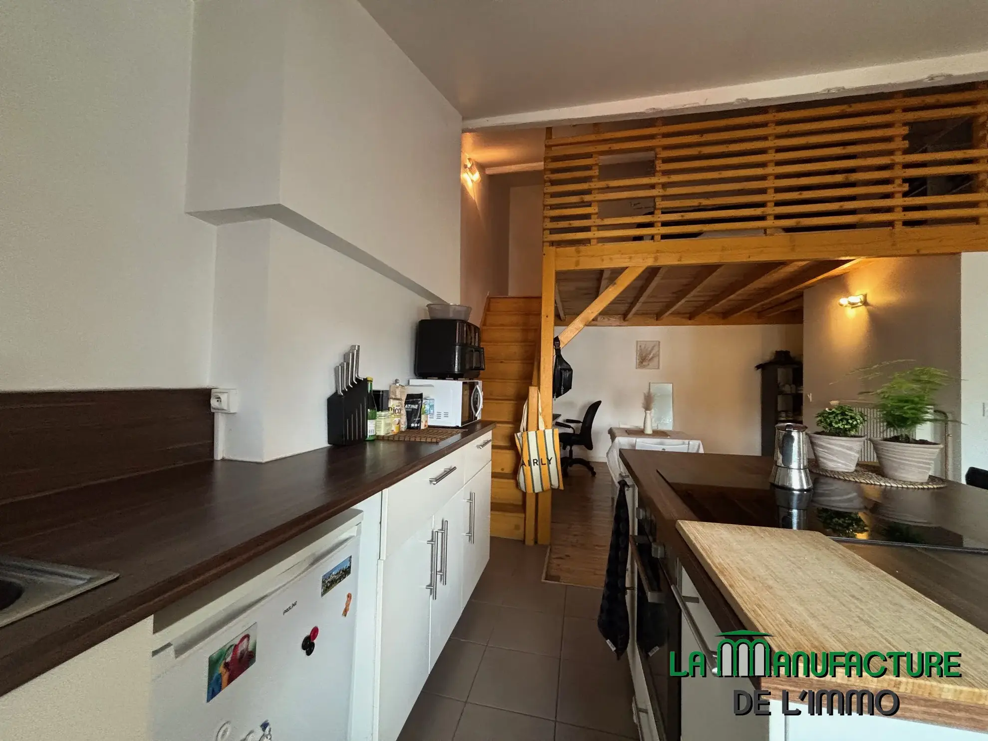 Appartement F1 loué à Saint-Étienne, rue de la République, dernier étage avec cave 