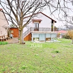Maison à rénover de 117 m² avec garage et jardin à Veyre Monton