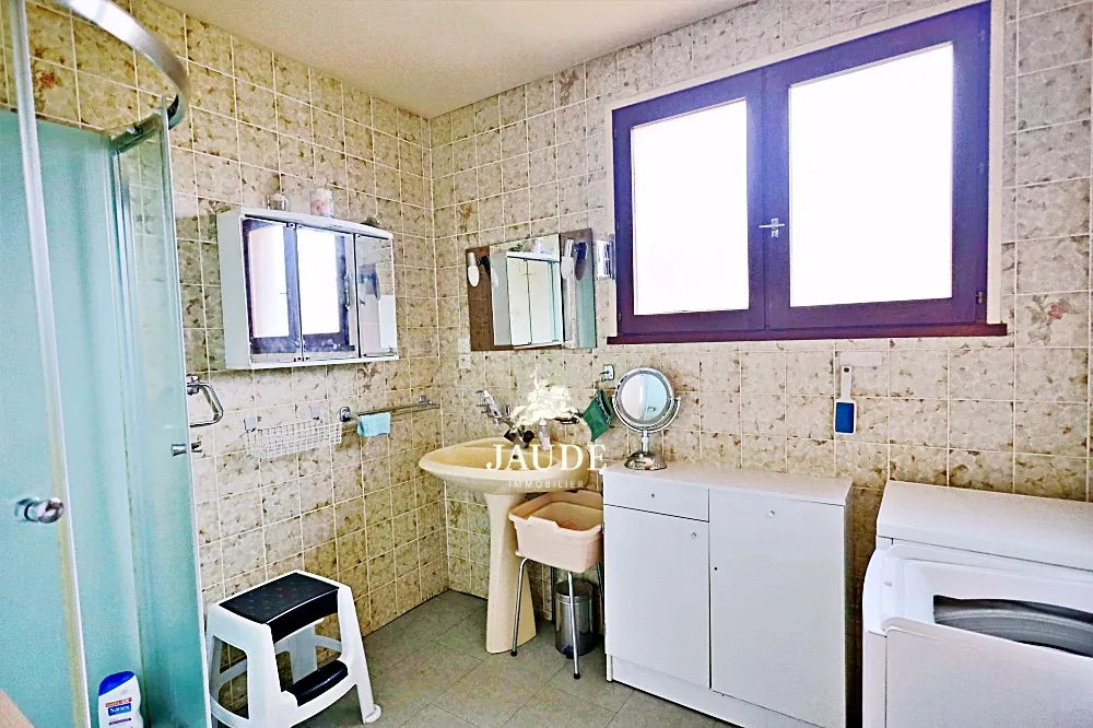 Maison à rénover de 117 m² avec garage et jardin à Veyre Monton 