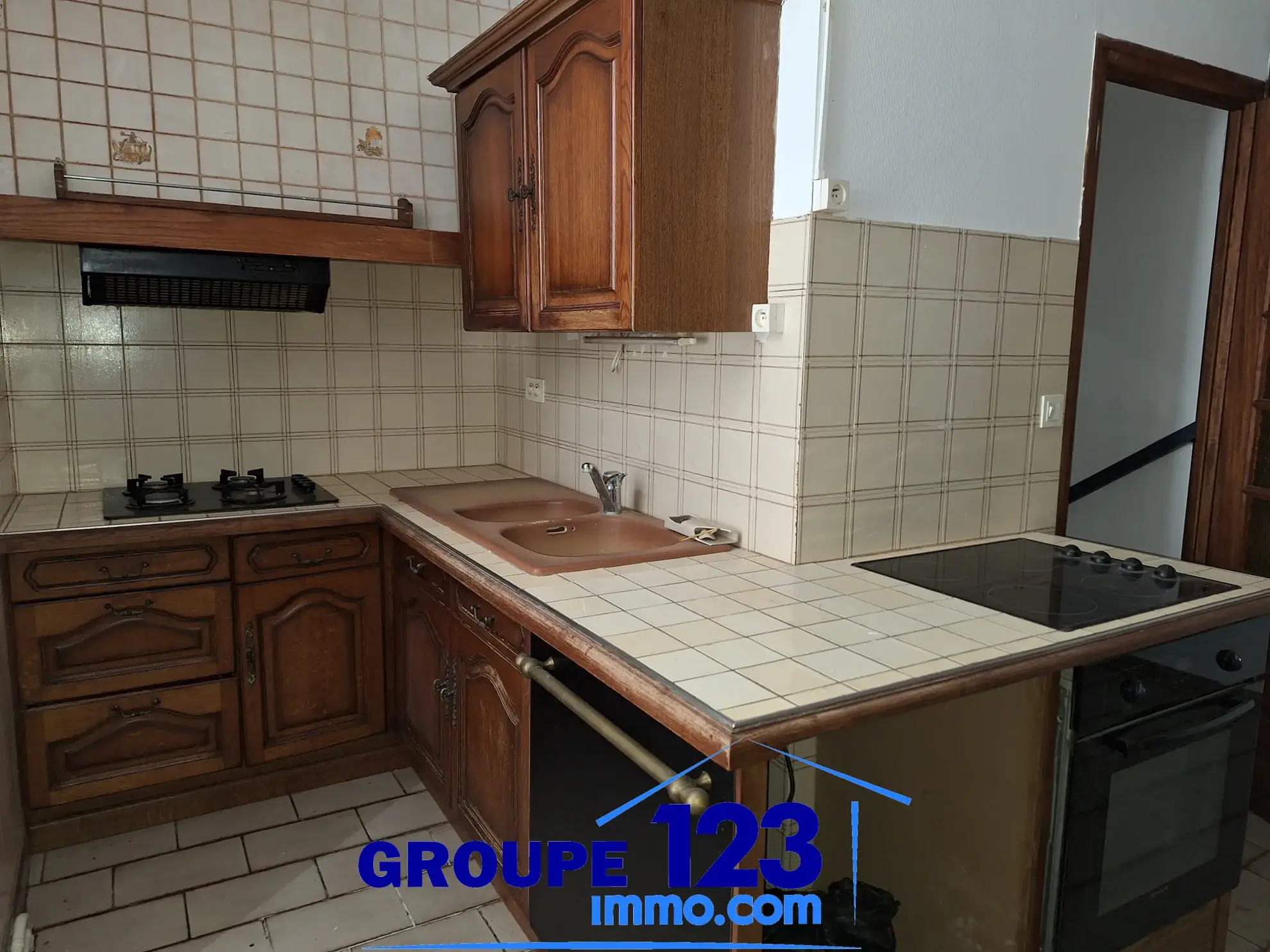 Ensemble immobilier à vendre au cœur de l'Isle-sur-Serein (89) avec maison et local commercial 