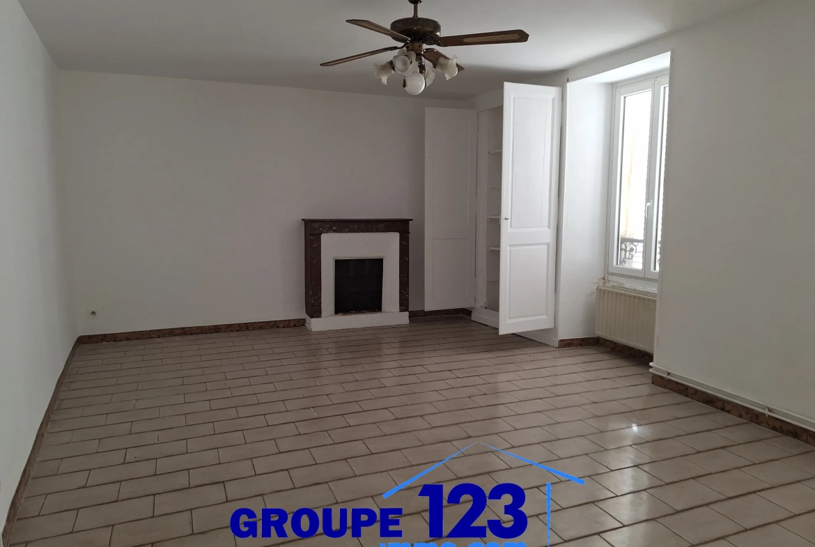 Ensemble immobilier à vendre au cœur de l'Isle-sur-Serein (89) avec maison et local commercial 