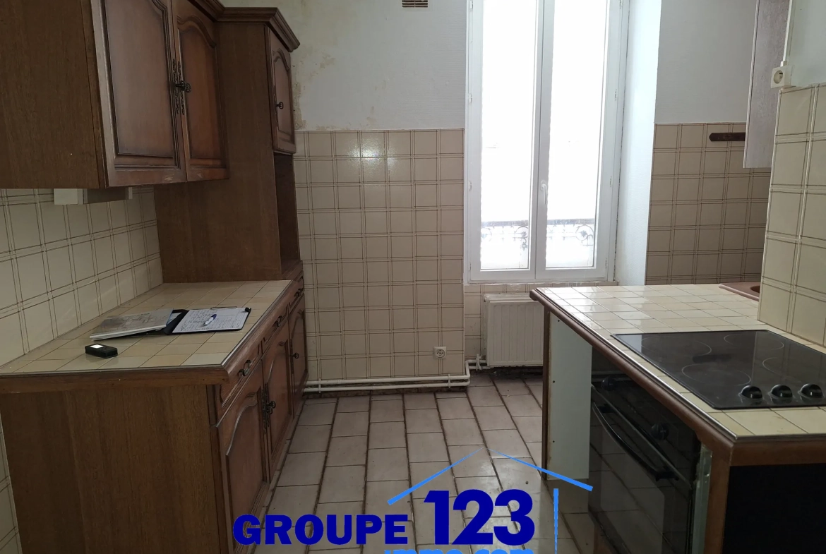 Ensemble immobilier à vendre au cœur de l'Isle-sur-Serein (89) avec maison et local commercial 