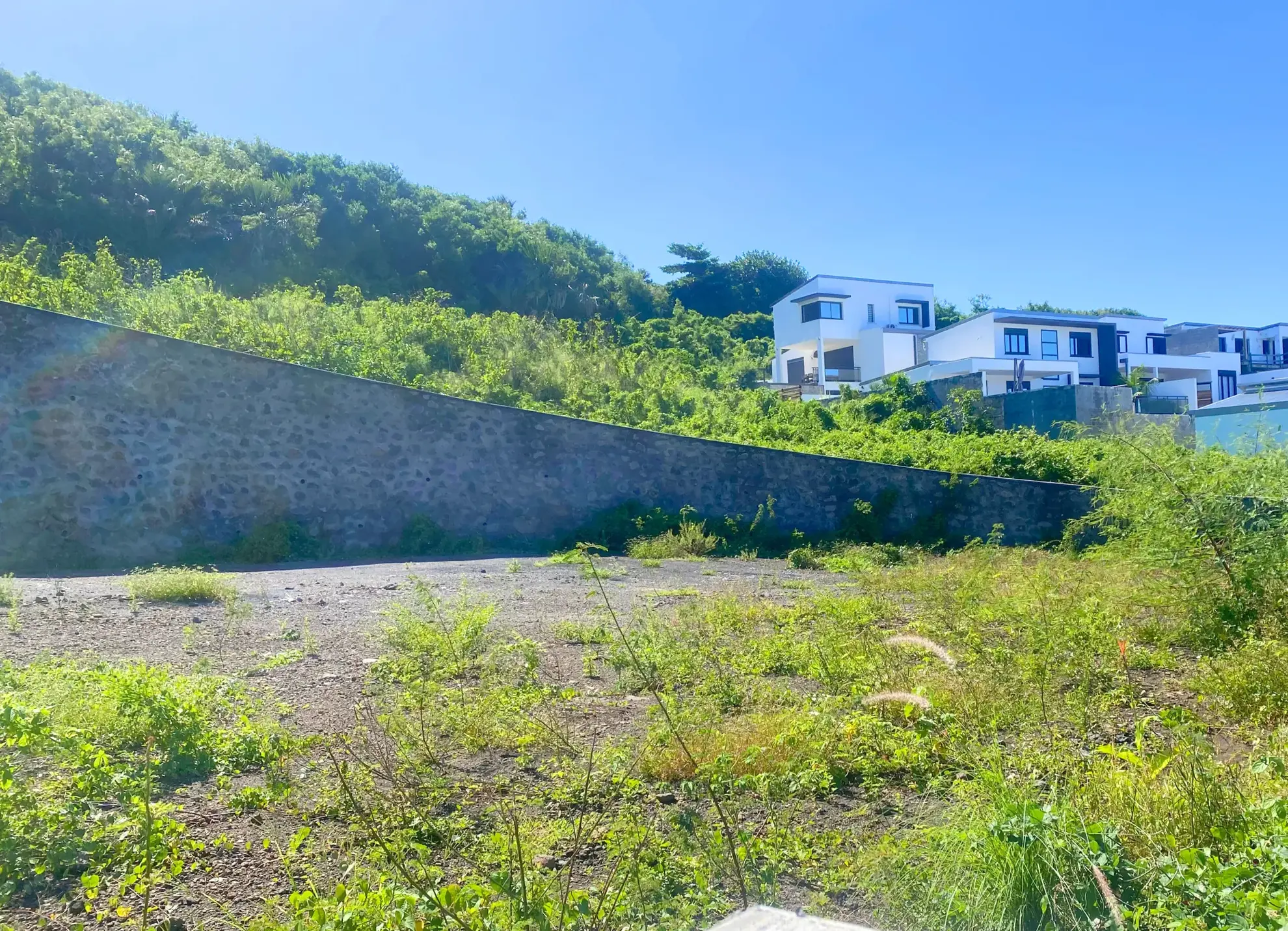 Terrain constructible viabilisé de 363 m² à Saint-Pierre, Grands Bois 