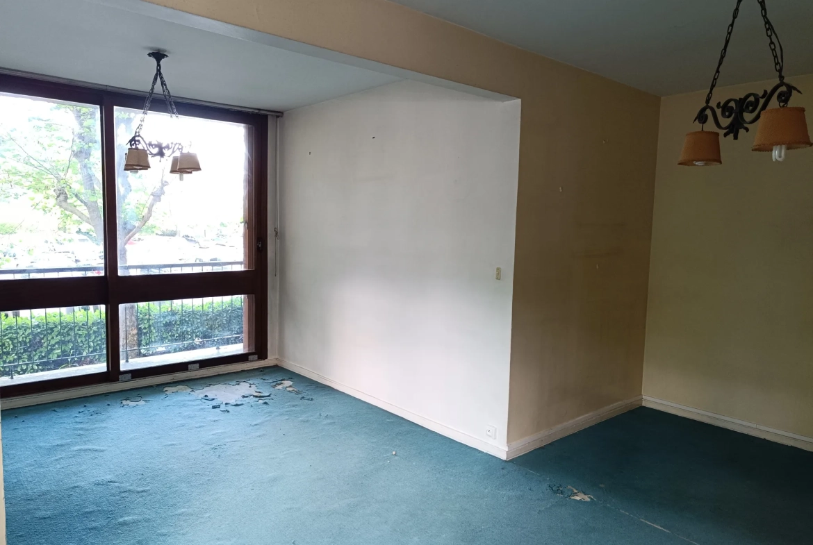 Bel appartement à rénover de 84 m² avec balcon à Fontenay-le-Fleury 