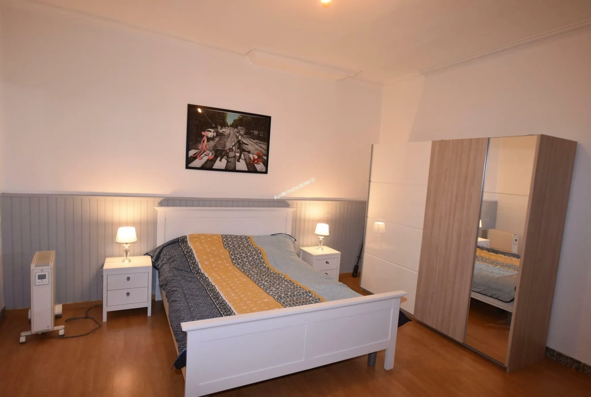 Immeuble de rapport à Limoux avec 4 appartements loués et cour 