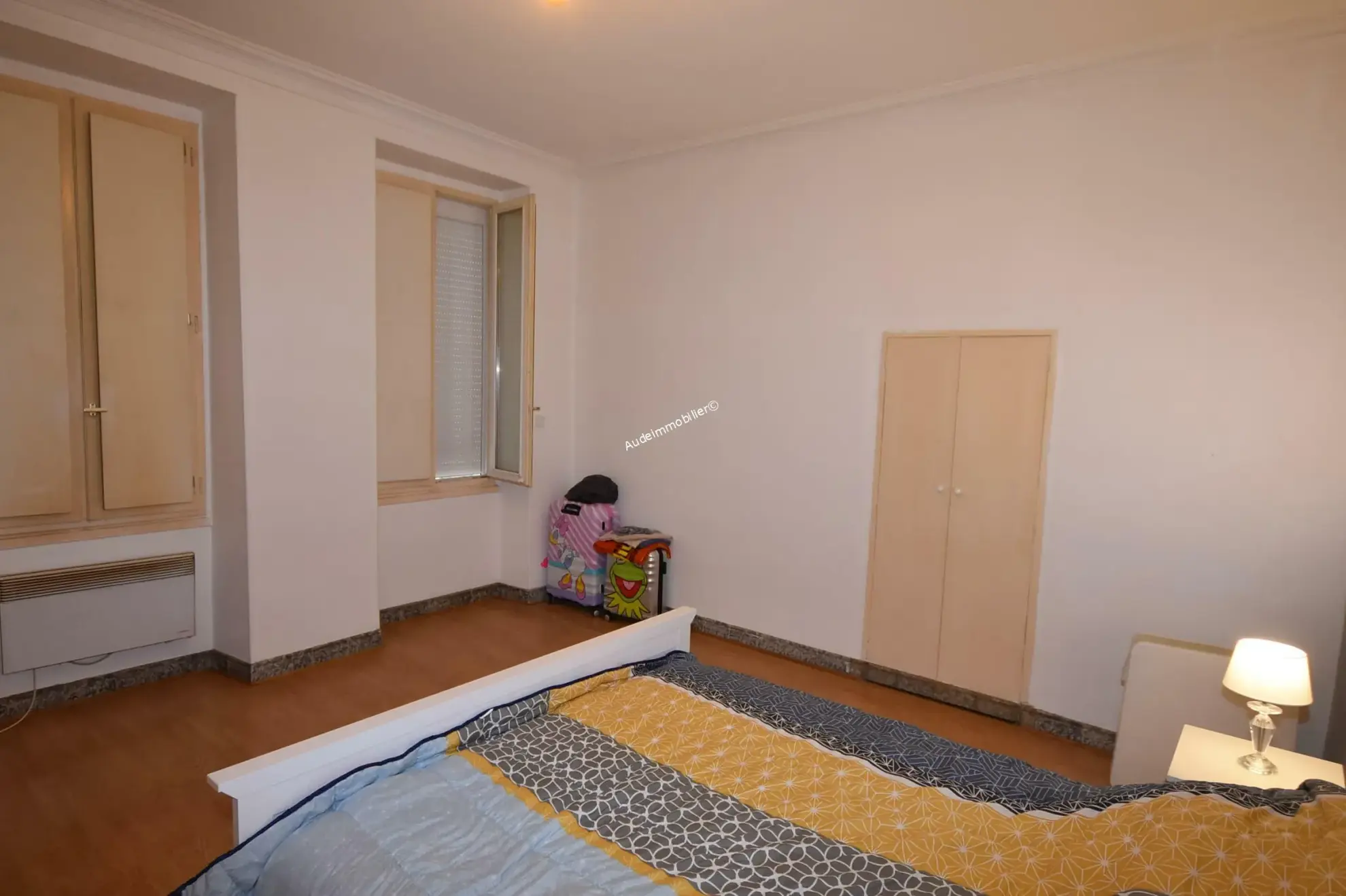 Immeuble de rapport à Limoux avec 4 appartements loués et cour 
