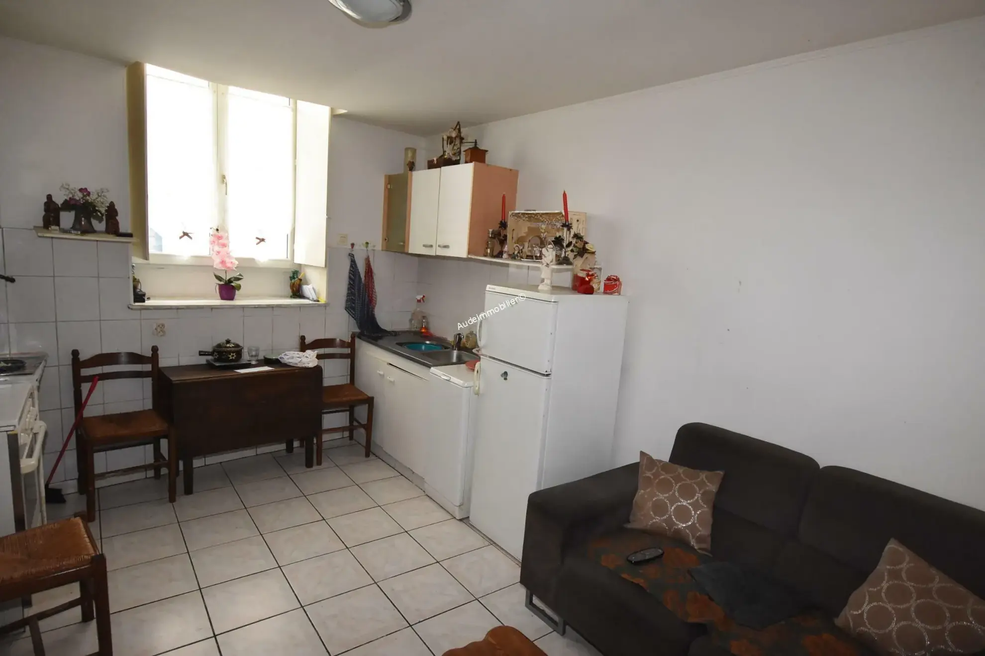 Immeuble de rapport à Limoux avec 4 appartements loués et cour 