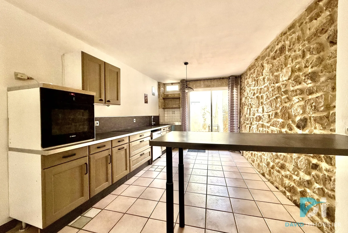 Maison de village rénovée de 91 m² avec garage et terrasse à Florensac 