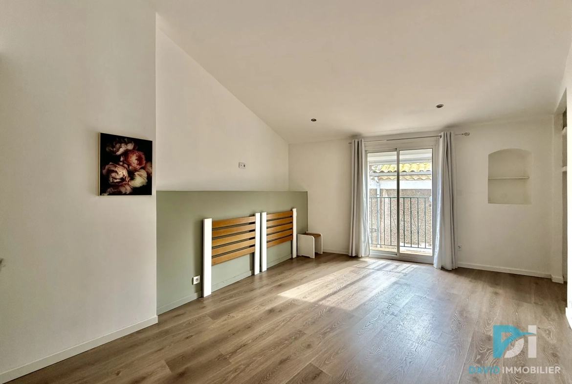 Maison de village rénovée de 91 m² avec garage et terrasse à Florensac 
