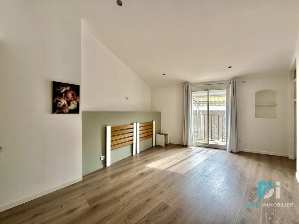 Maison de village rénovée de 91 m² avec garage et terrasse à Florensac 