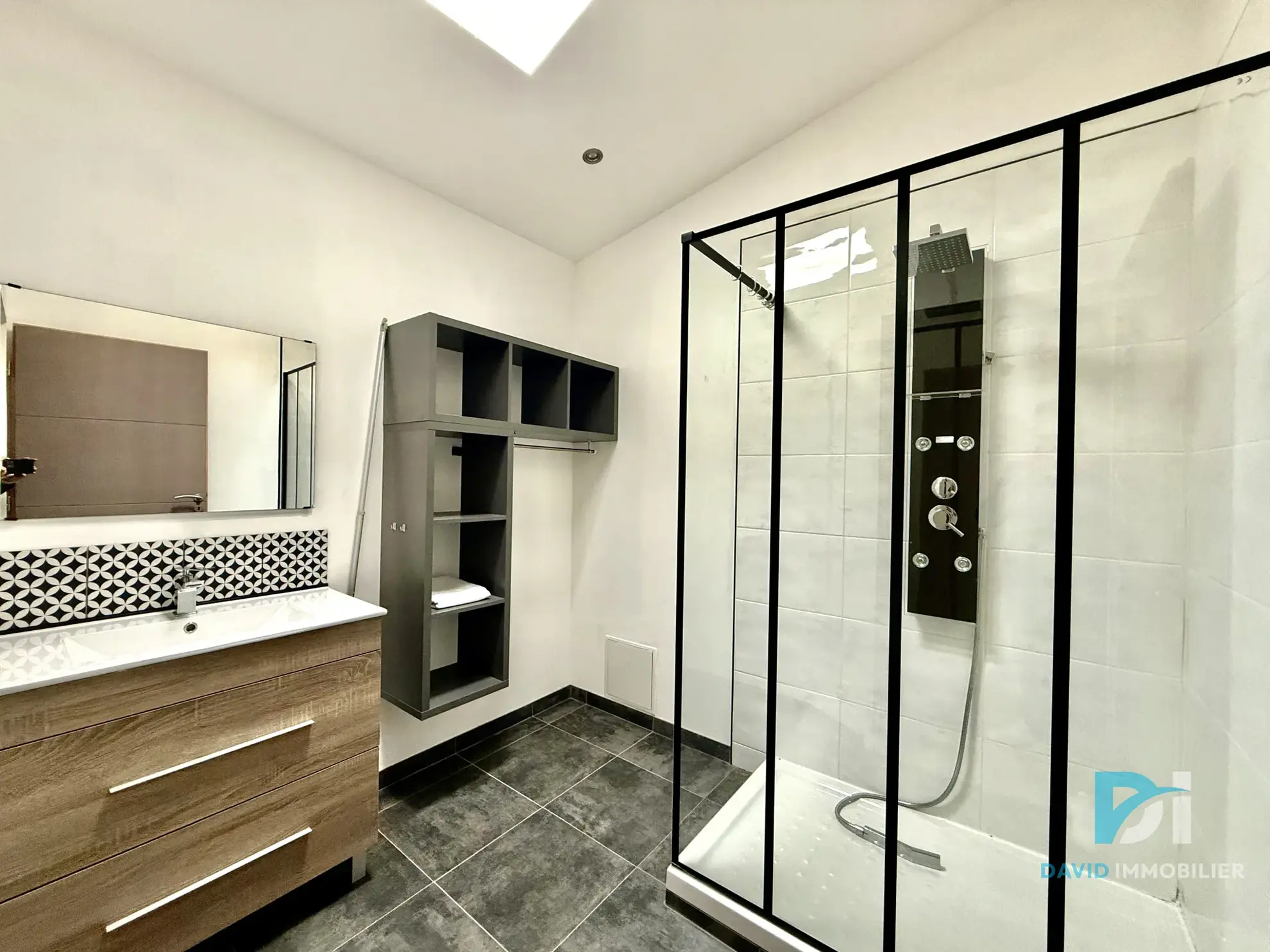 Maison de village rénovée de 91 m² avec garage et terrasse à Florensac 
