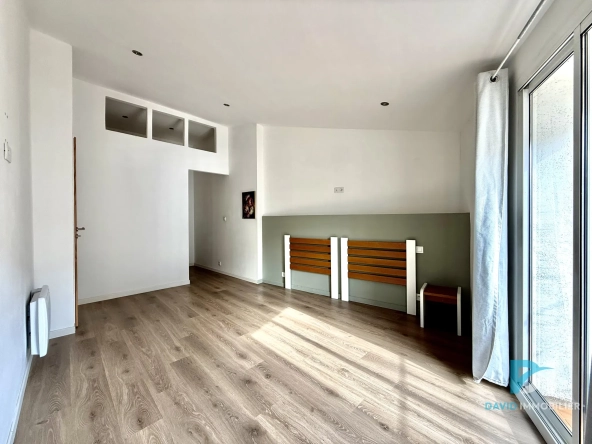 Maison de village rénovée de 91 m² avec garage et terrasse à Florensac 