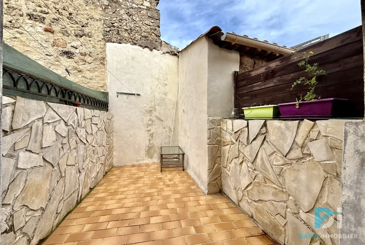 Maison de village rénovée de 91 m² avec garage et terrasse à Florensac 