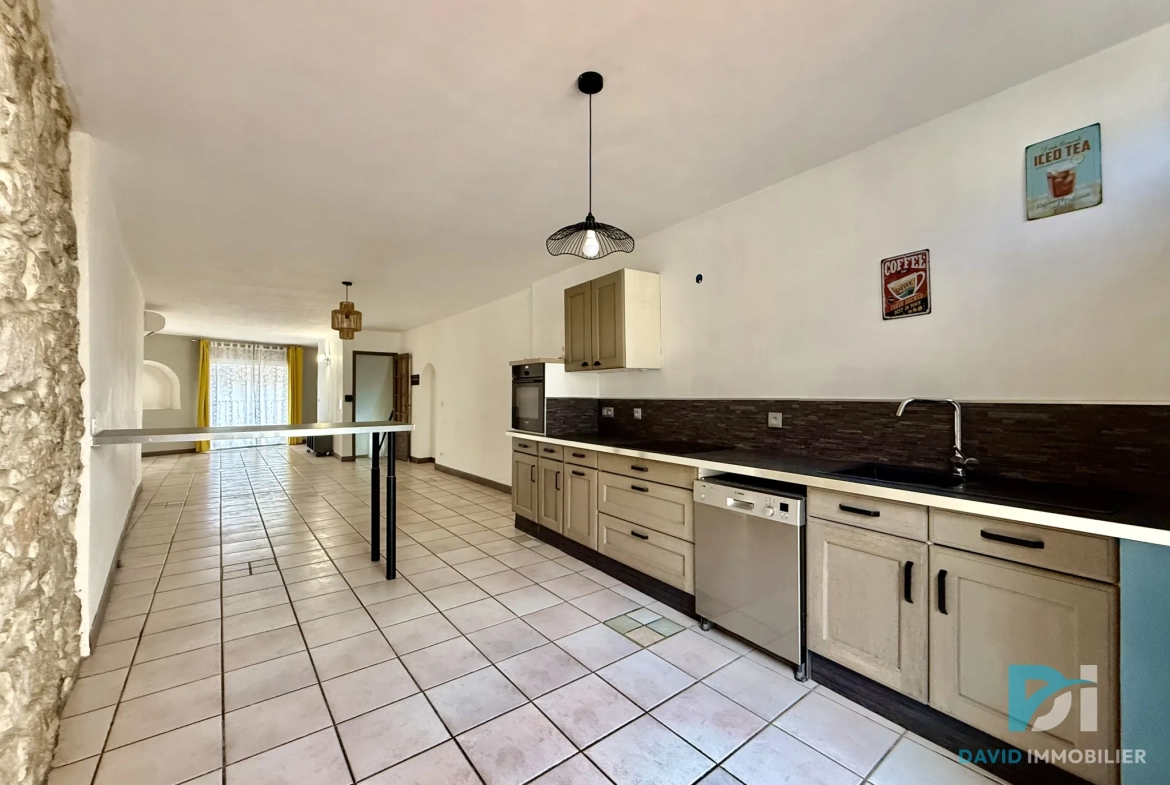 Maison de village rénovée de 91 m² avec garage et terrasse à Florensac 