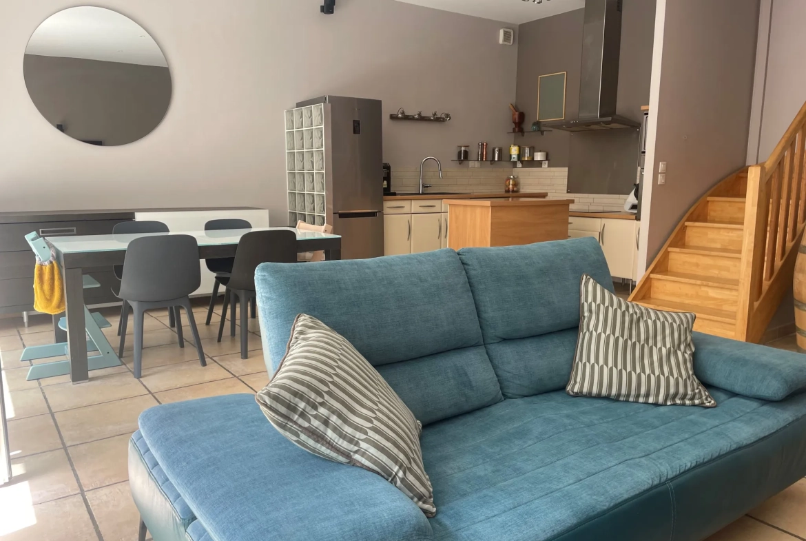 Maison en triplex avec cour et jacuzzi à Generac, cœur de la Petite Camargue 