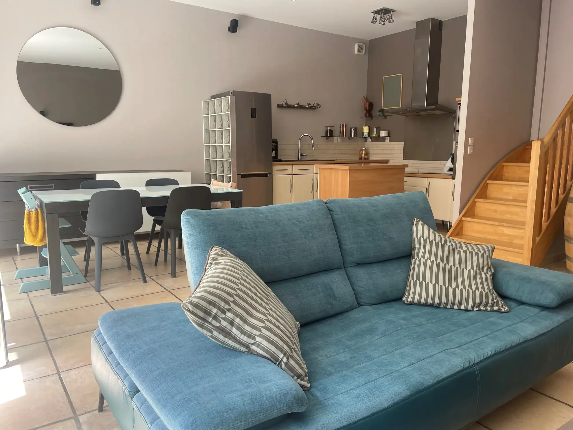 Maison en triplex avec cour et jacuzzi à Generac, cœur de la Petite Camargue 