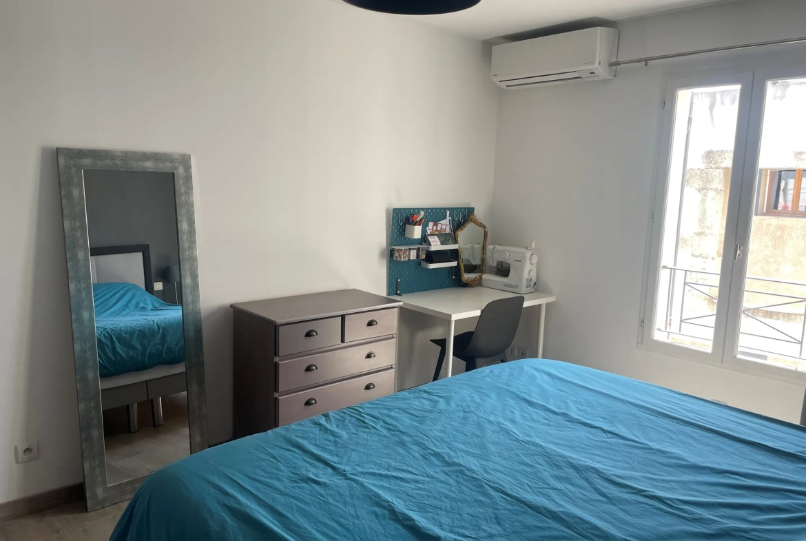 Maison en triplex avec cour et jacuzzi à Generac, cœur de la Petite Camargue 