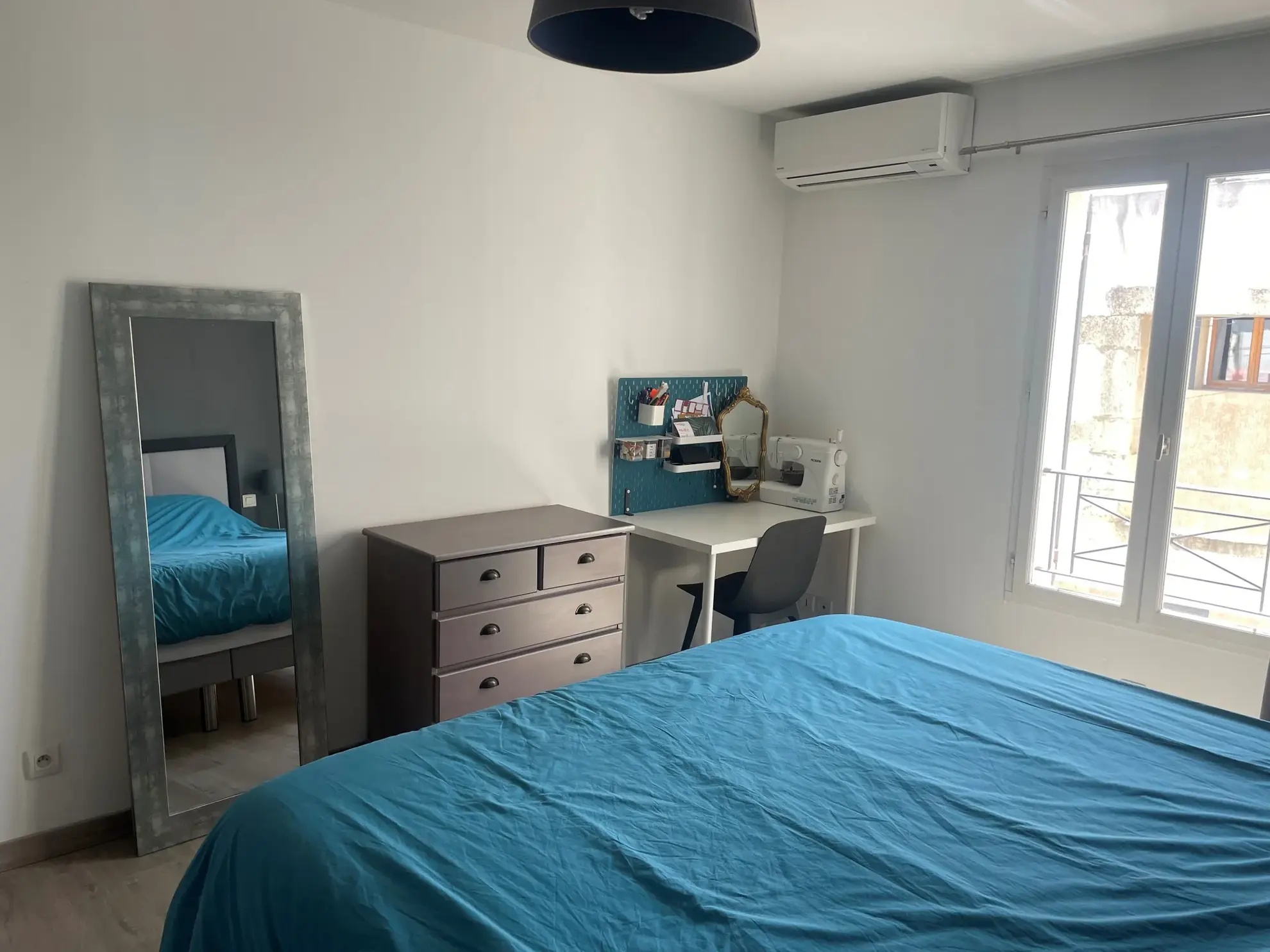 Maison en triplex avec cour et jacuzzi à Generac, cœur de la Petite Camargue 