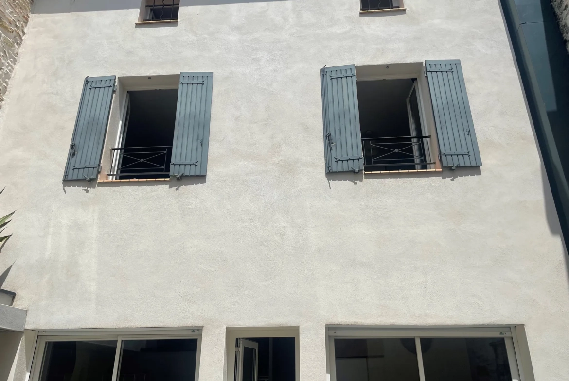 Maison en triplex avec cour et jacuzzi à Generac, cœur de la Petite Camargue 