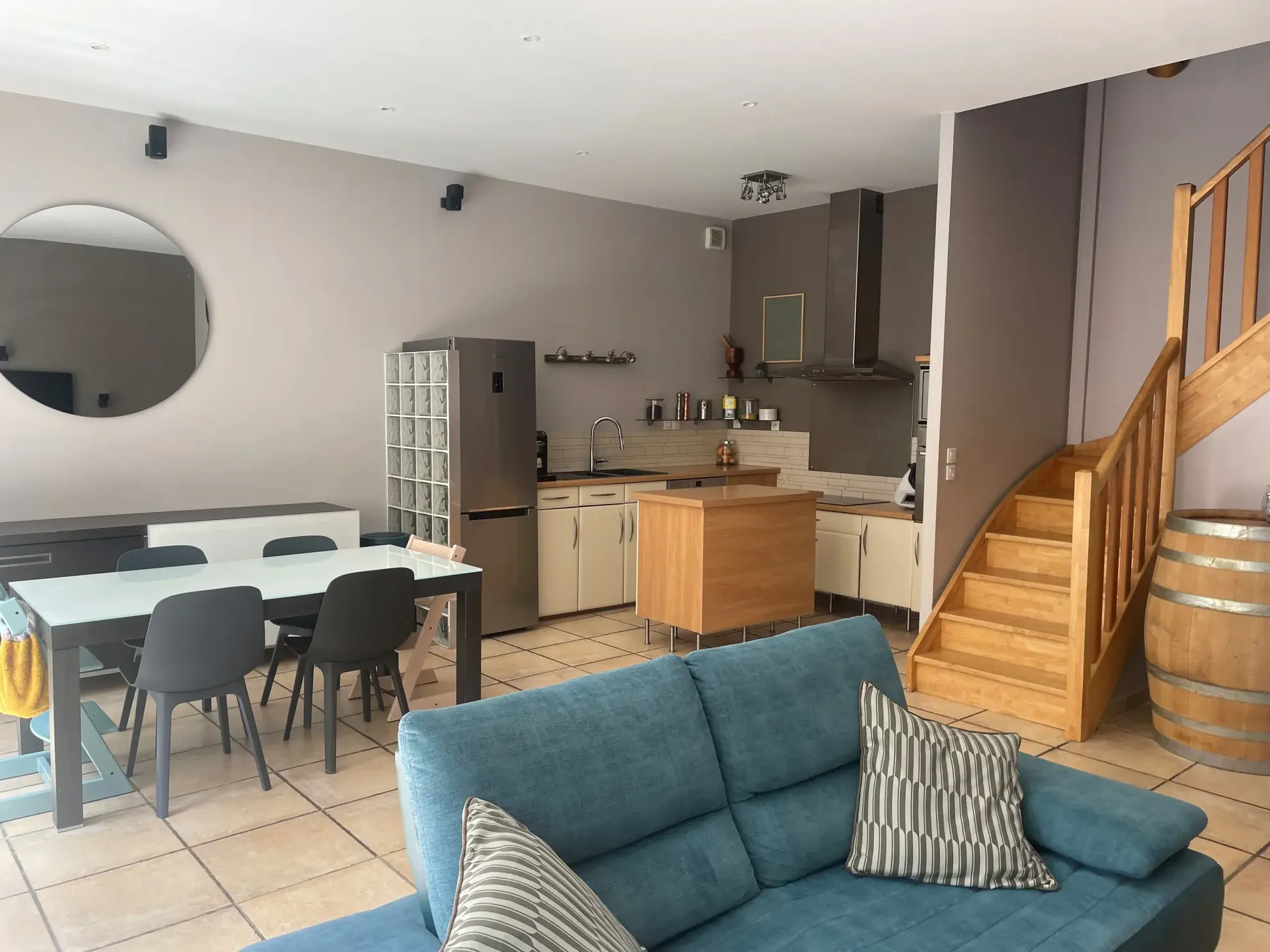 Maison en triplex avec cour et jacuzzi à Generac, cœur de la Petite Camargue 