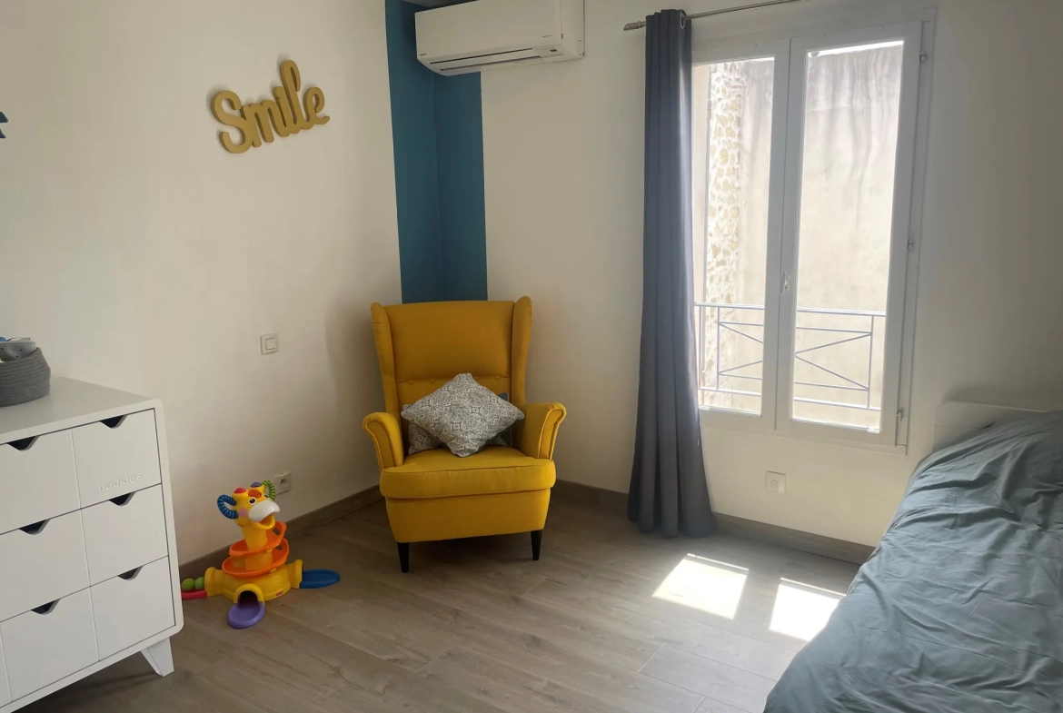 Maison en triplex avec cour et jacuzzi à Generac, cœur de la Petite Camargue 