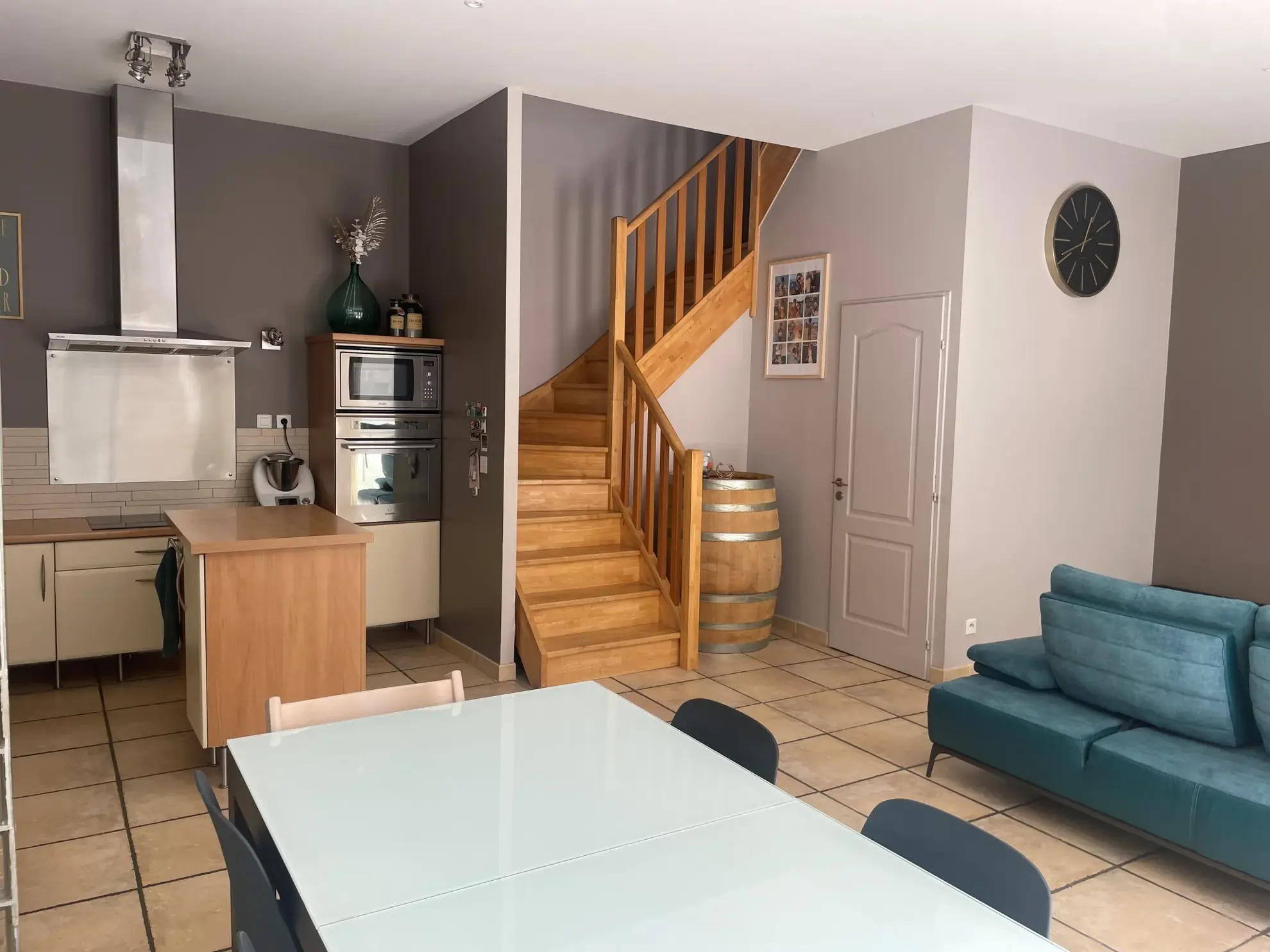 Maison en triplex avec cour et jacuzzi à Generac, cœur de la Petite Camargue 