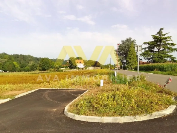 Terrain constructible de 1237 m² à Navarrenx, viabilisé et équipé
