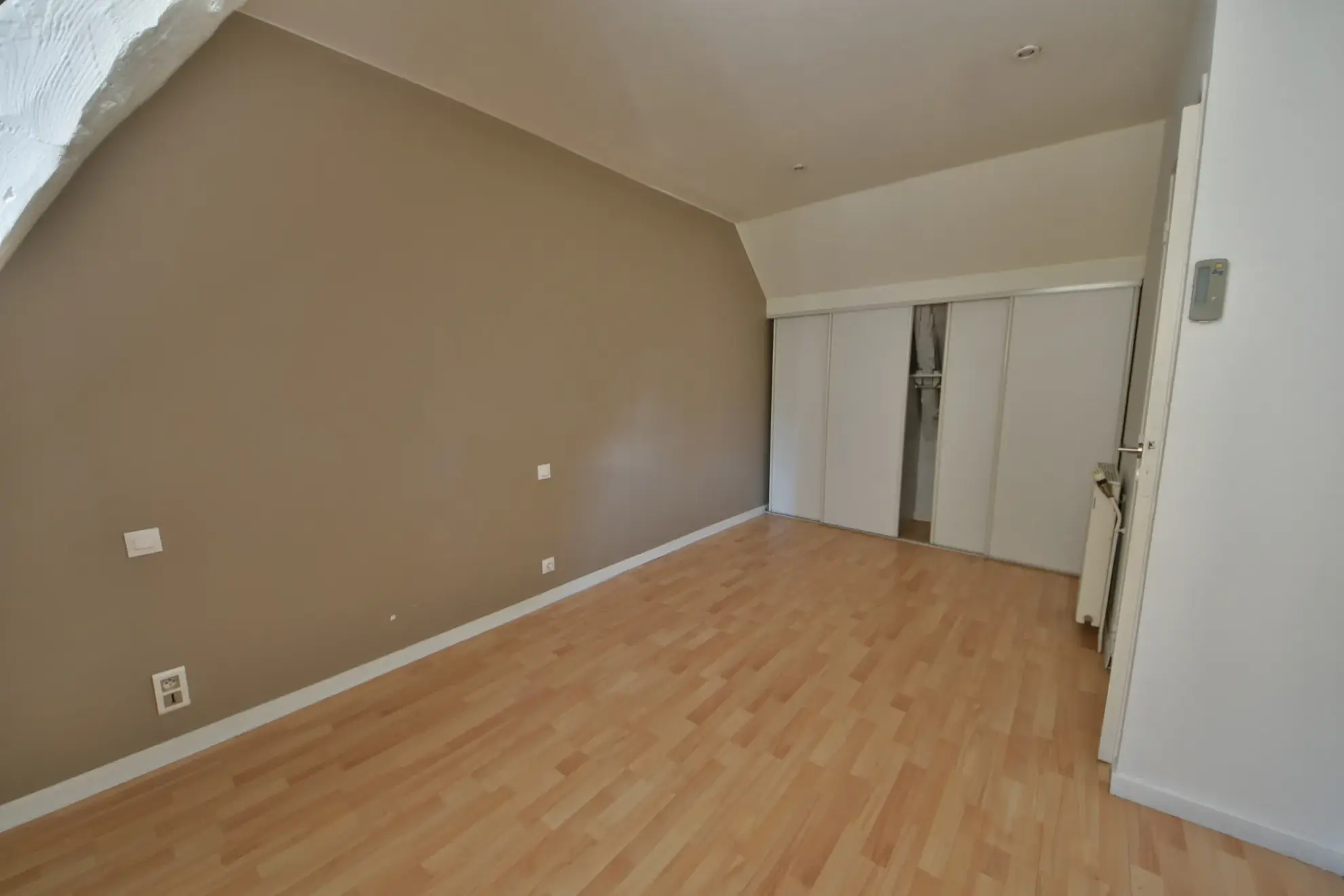 Maison à vendre au centre-ville d'Arsonval, 117 m² avec garage et 2 chambres à Brive-la-Gaillarde 