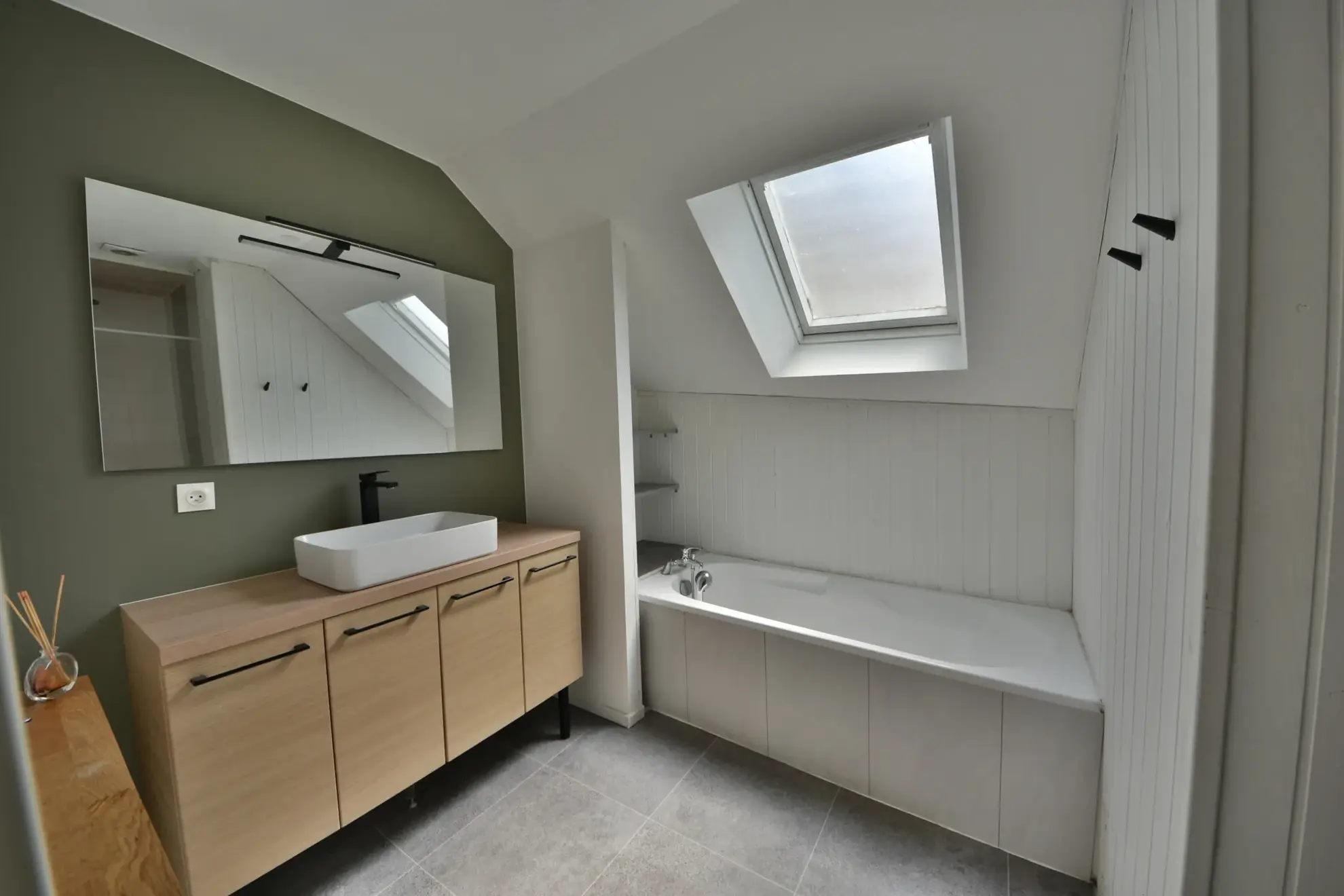 Maison à vendre au centre-ville d'Arsonval, 117 m² avec garage et 2 chambres à Brive-la-Gaillarde 