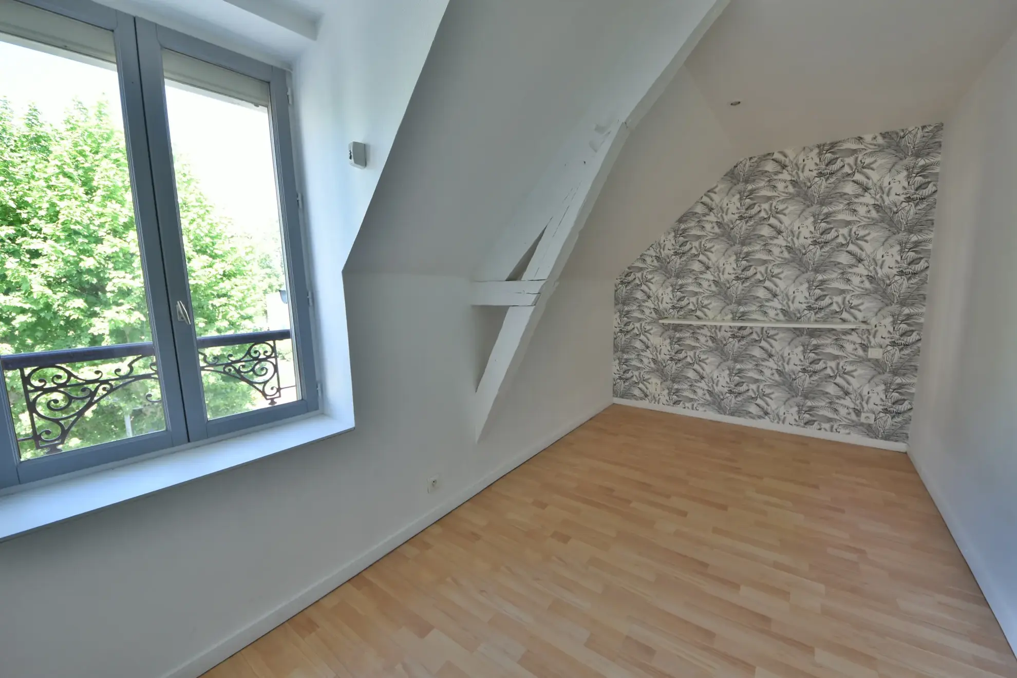 Maison à vendre au centre-ville d'Arsonval, 117 m² avec garage et 2 chambres à Brive-la-Gaillarde 