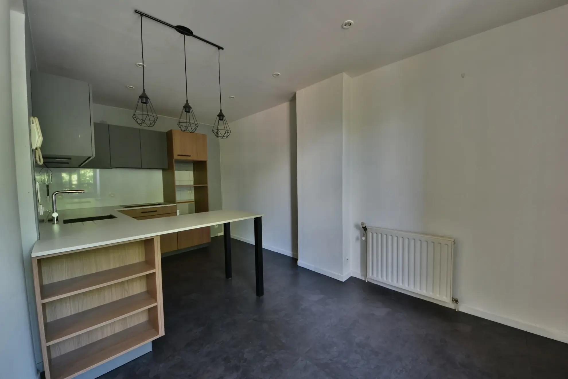 Maison à vendre au centre-ville d'Arsonval, 117 m² avec garage et 2 chambres à Brive-la-Gaillarde 