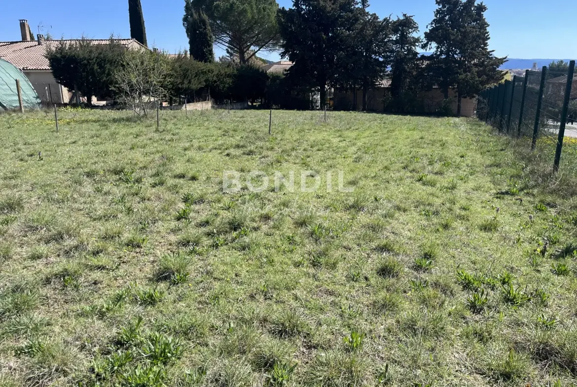 Terrain constructible à Pertuis de 443 m² proche commodités 