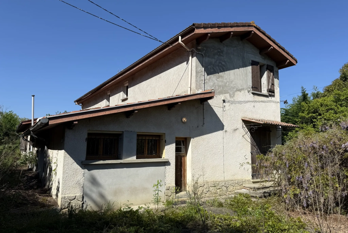 Maison de hameau de 206 m² avec dépendances et terrain arboré près de Larroque-sur-losse 