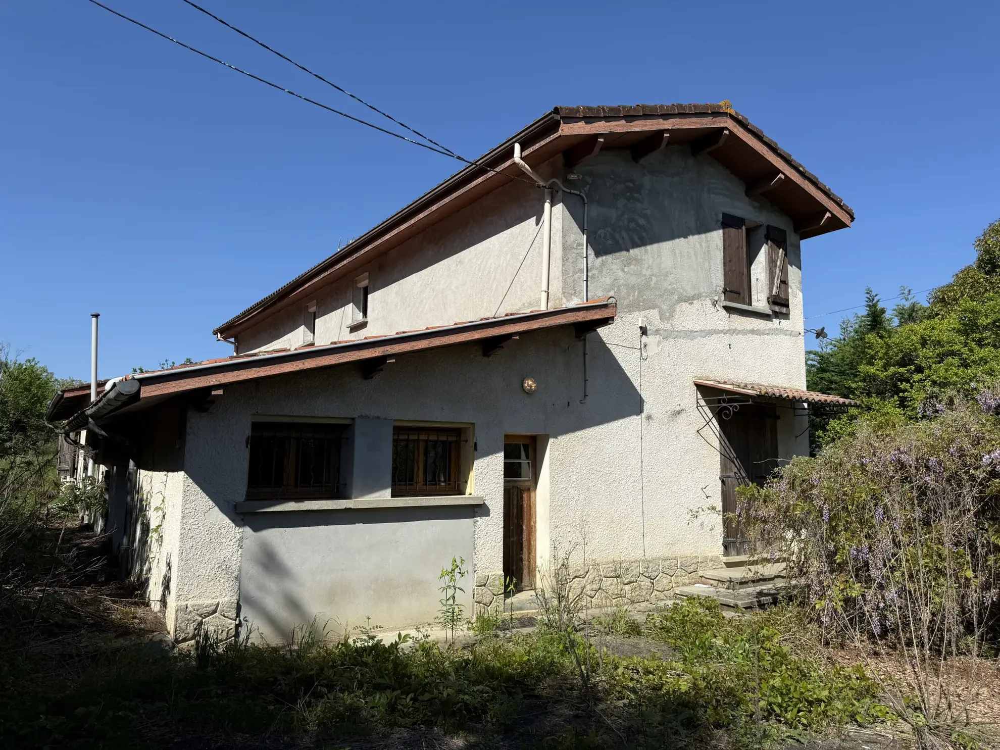 Maison de hameau de 206 m² avec dépendances et terrain arboré près de Larroque-sur-losse 