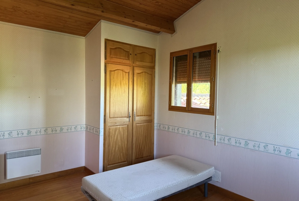 Maison de hameau de 206 m² avec dépendances et terrain arboré près de Larroque-sur-losse 
