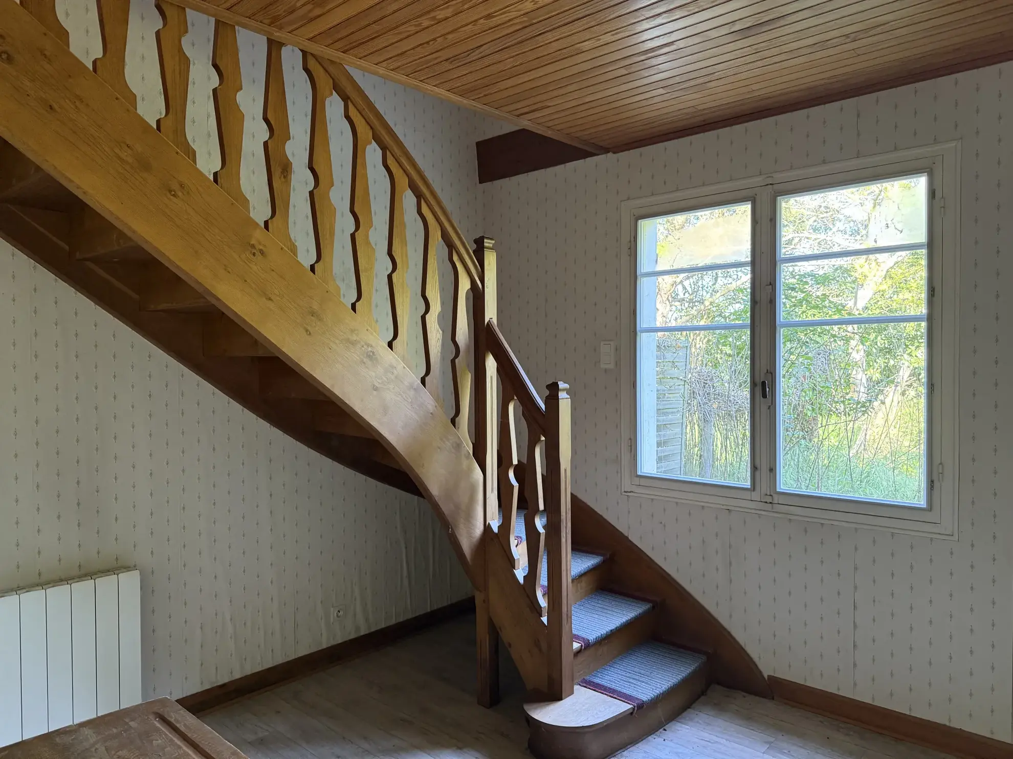 Maison de hameau de 206 m² avec dépendances et terrain arboré près de Larroque-sur-losse 