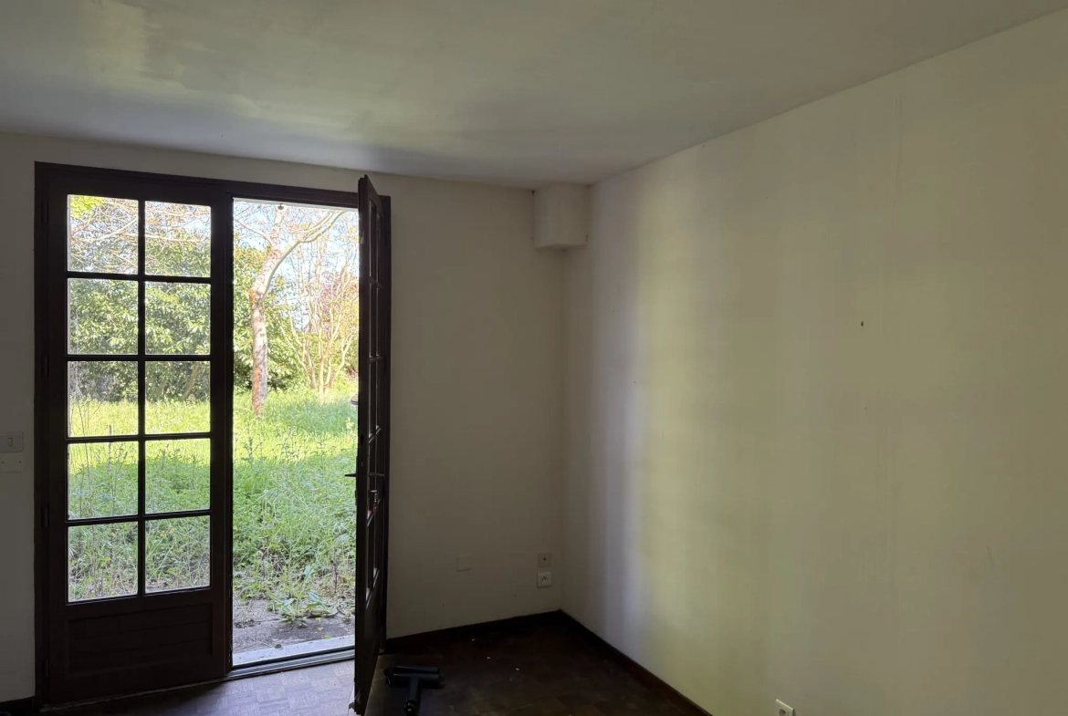Maison de hameau de 206 m² avec dépendances et terrain arboré près de Larroque-sur-losse 