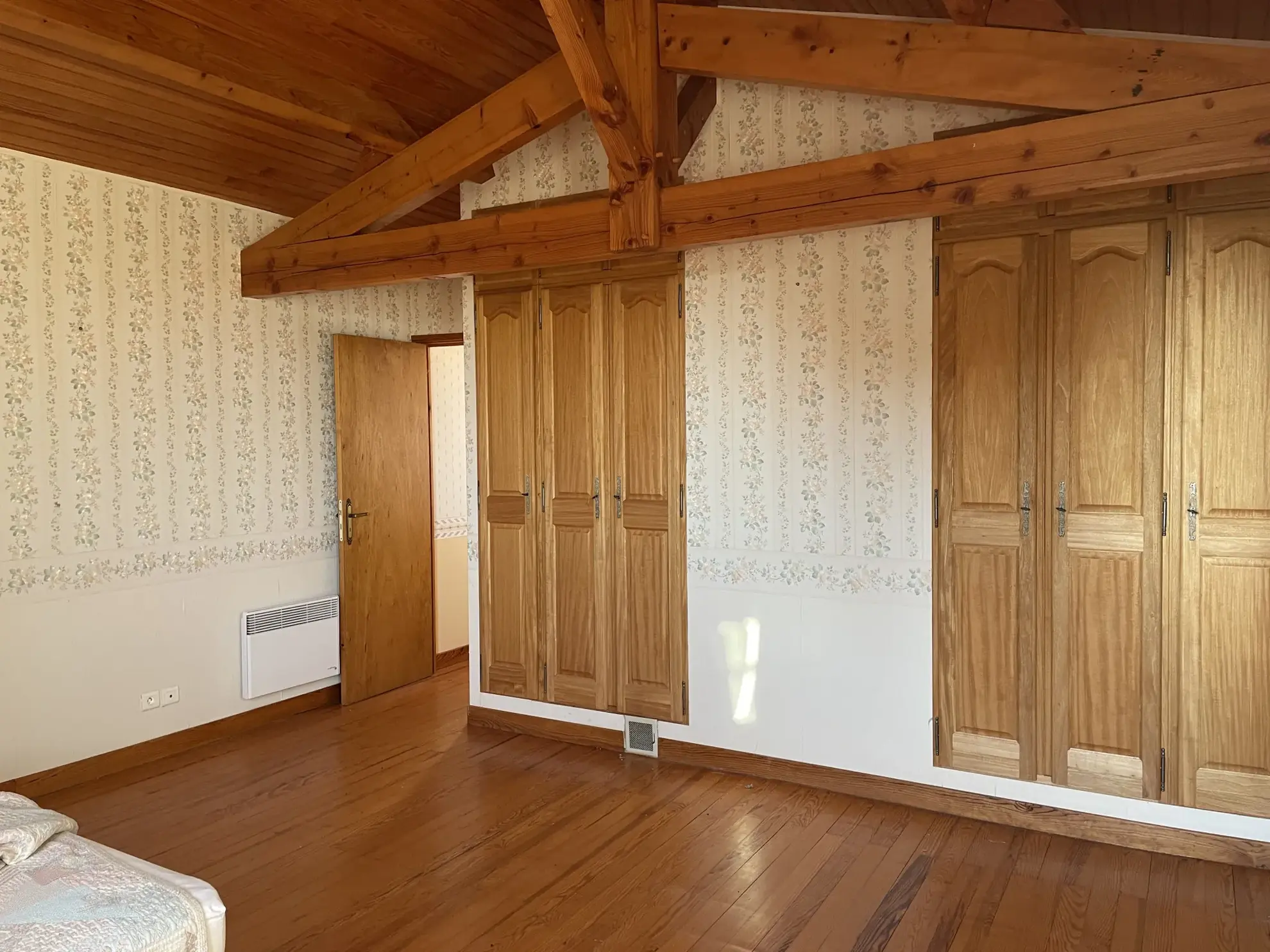 Maison de hameau de 206 m² avec dépendances et terrain arboré près de Larroque-sur-losse 