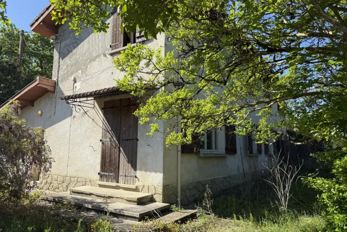 Maison de hameau de 206 m² avec dépendances et terrain arboré près de Larroque-sur-losse 