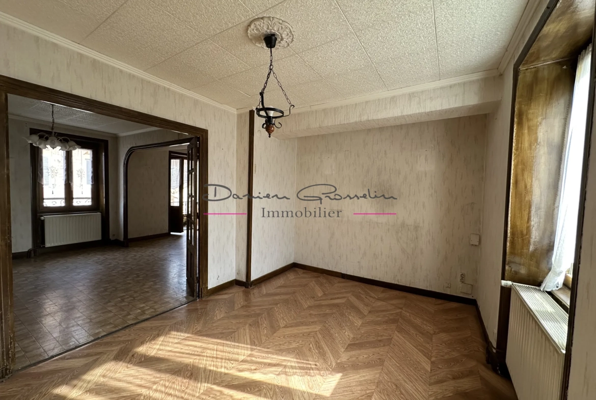 Maison de caractère à Cours-la-Ville avec grand potentiel et dépendance 