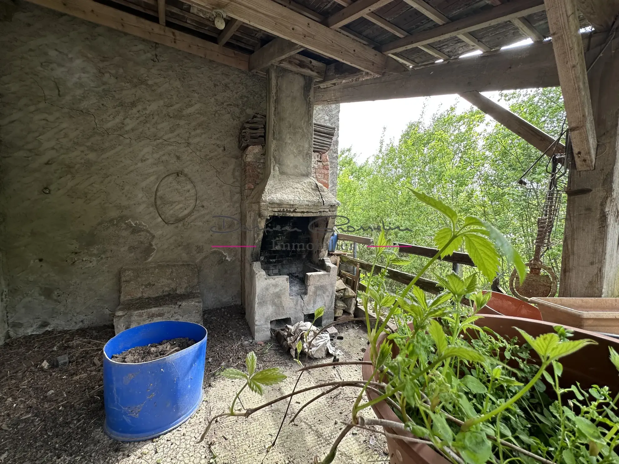 Maison de caractère à Cours-la-Ville avec grand potentiel et dépendance 