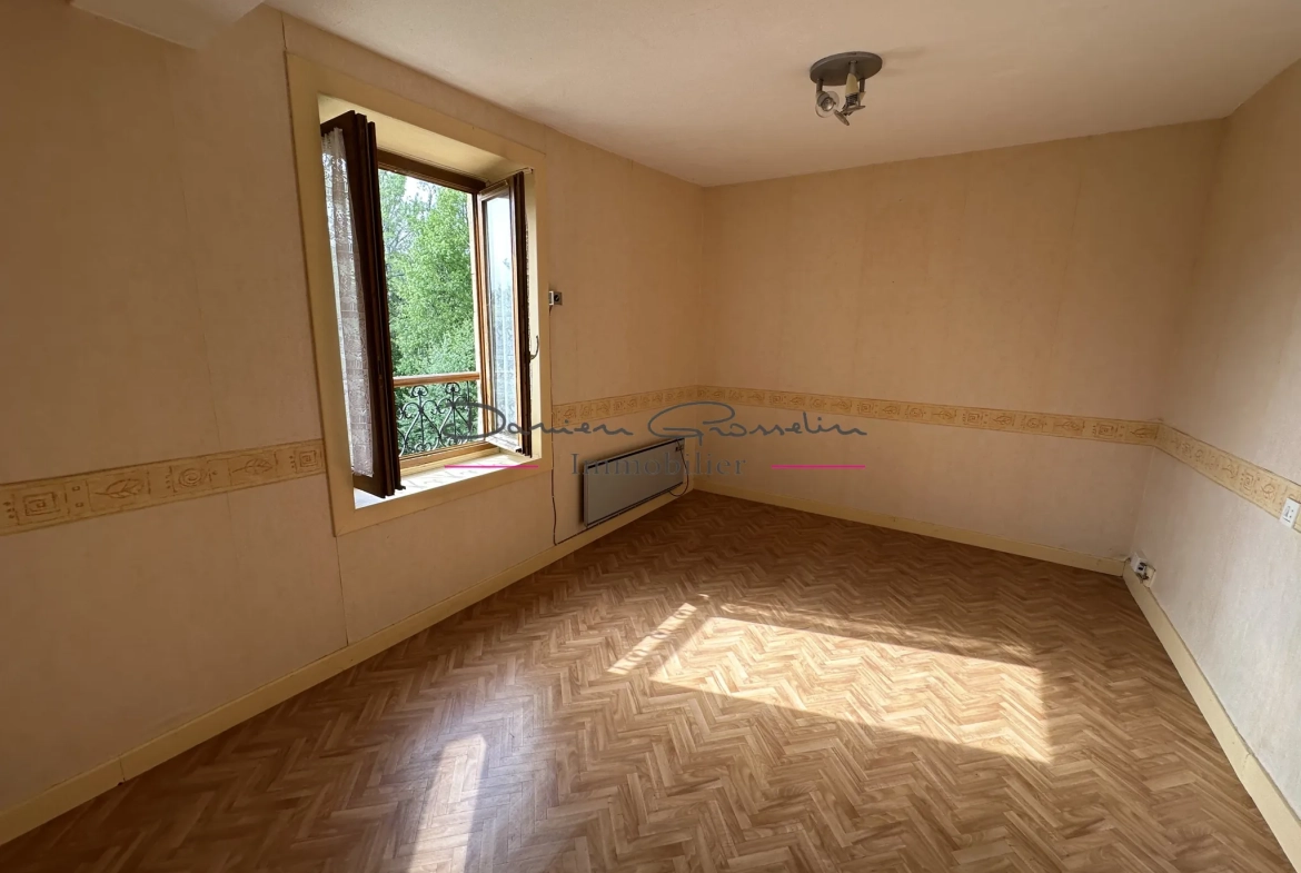 Maison de caractère à Cours-la-Ville avec grand potentiel et dépendance 