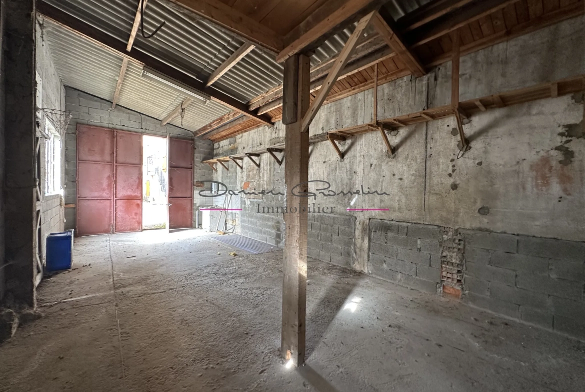 Maison de caractère à Cours-la-Ville avec grand potentiel et dépendance 