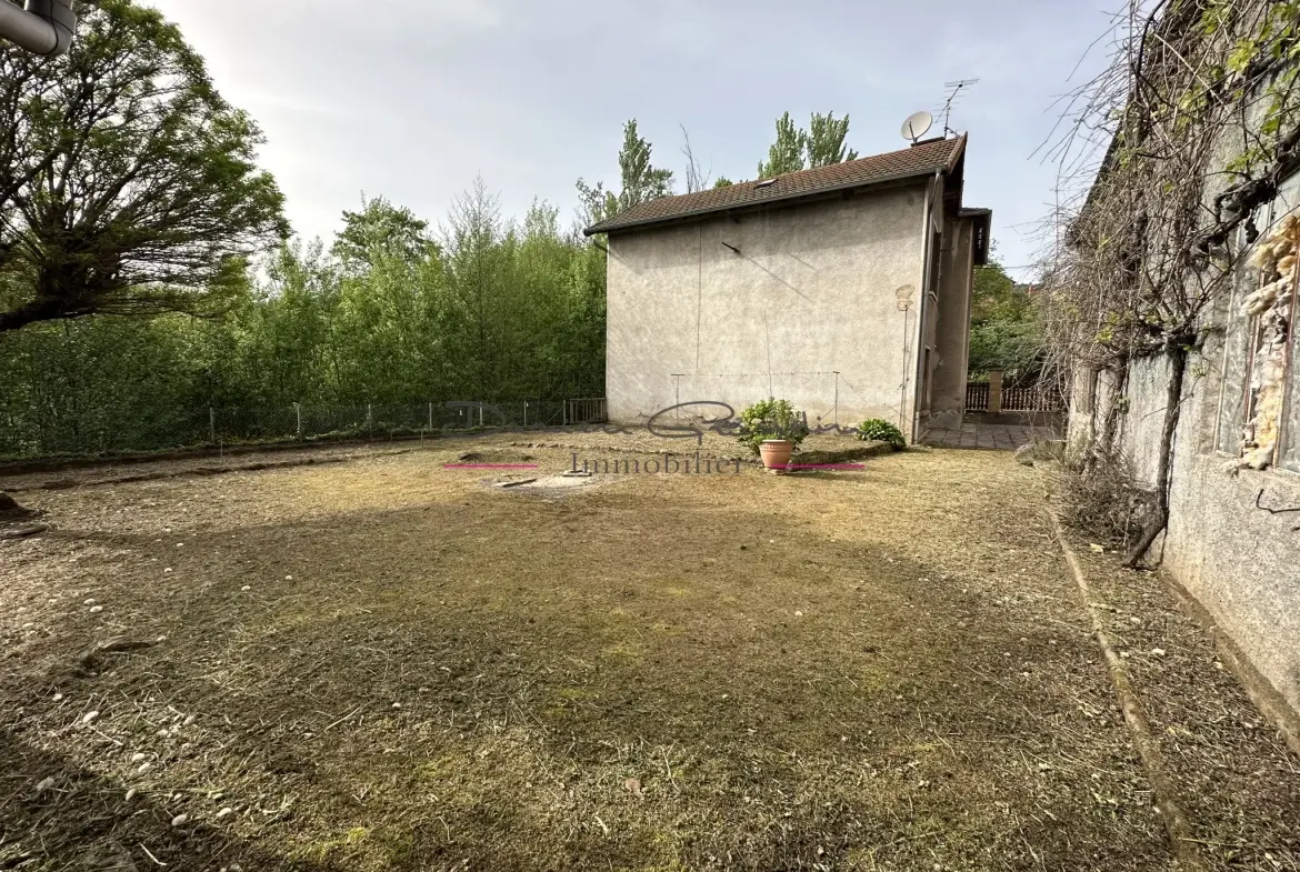 Maison de caractère à Cours-la-Ville avec grand potentiel et dépendance 