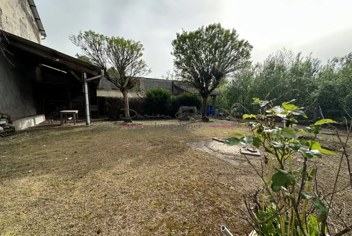 Maison de caractère à Cours-la-Ville avec grand potentiel et dépendance 