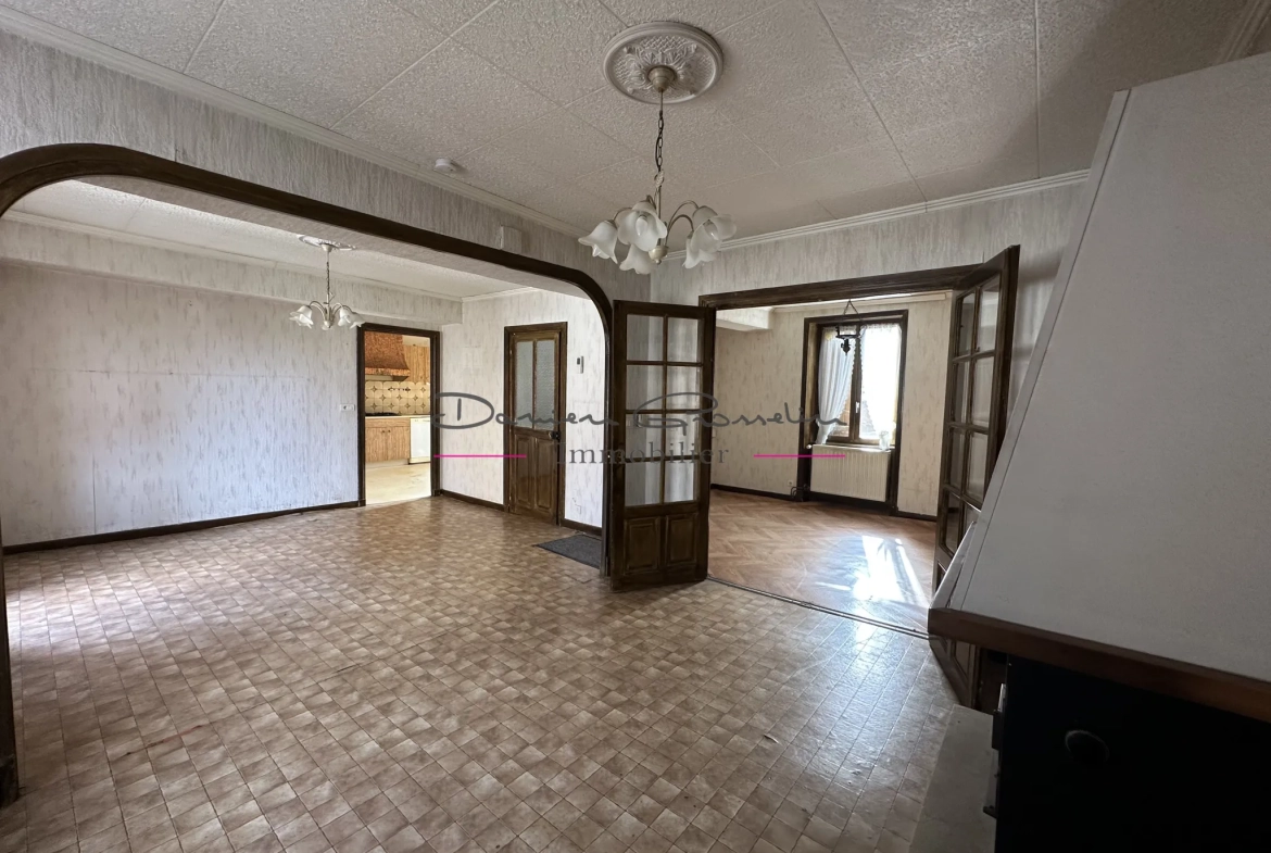Maison de caractère à Cours-la-Ville avec grand potentiel et dépendance 