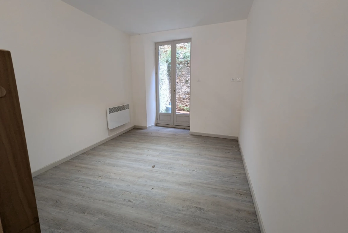Maison rénovée avec terrasse à Saint-Laurent-de-la-Cabrerisse - 3 chambres et sans travaux 