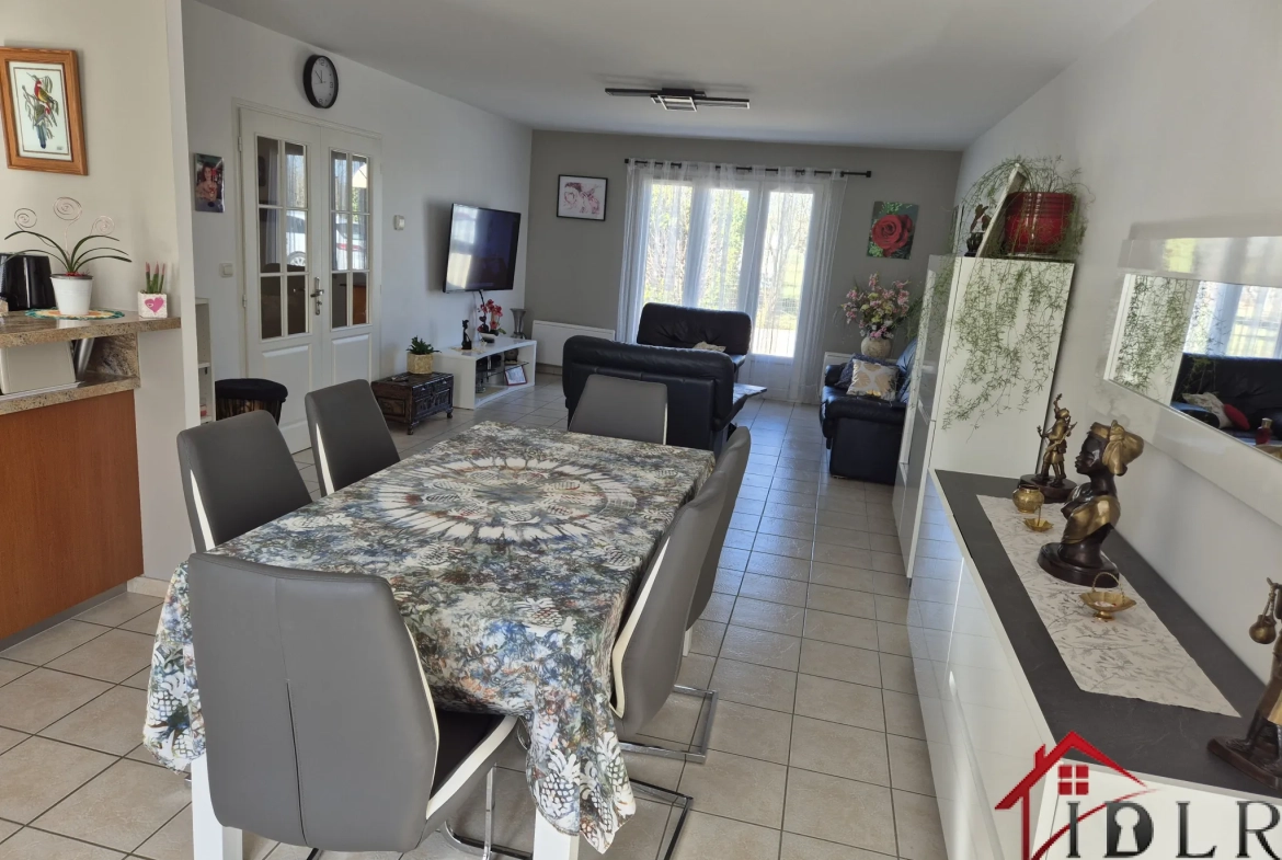 Belle maison de plain-pied avec 3 chambres et grand jardin à Wassy 