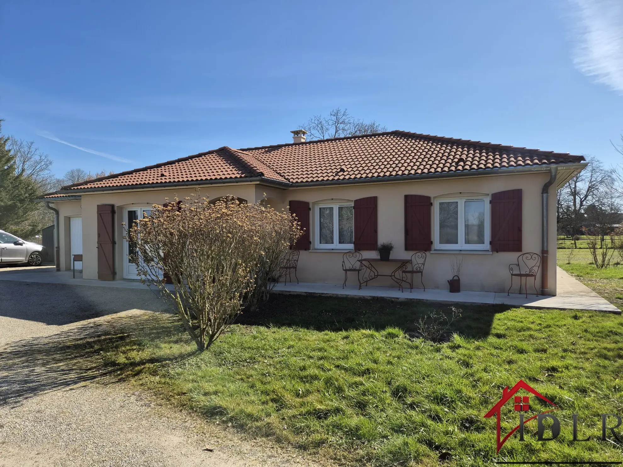 Belle maison de plain-pied avec 3 chambres et grand jardin à Wassy 